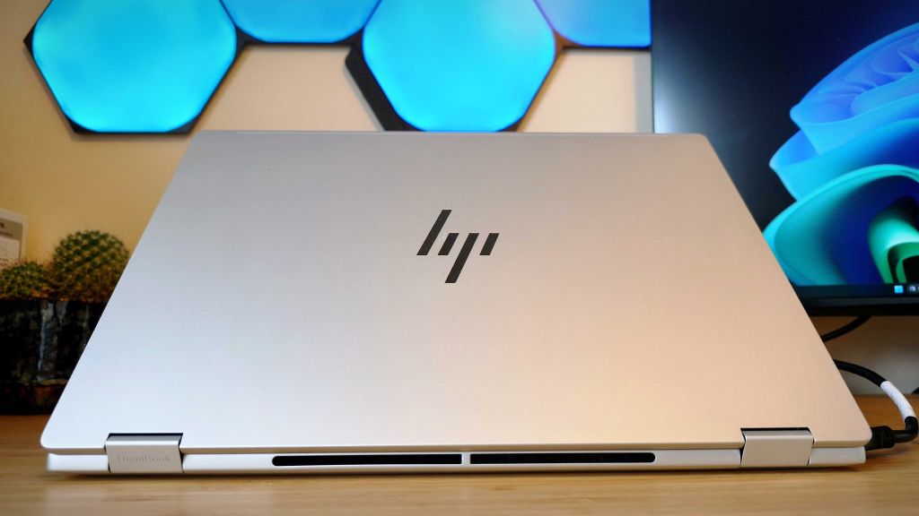 HP OmniBook X Flip 16-BE0005CL Glacier Silver closed rear view