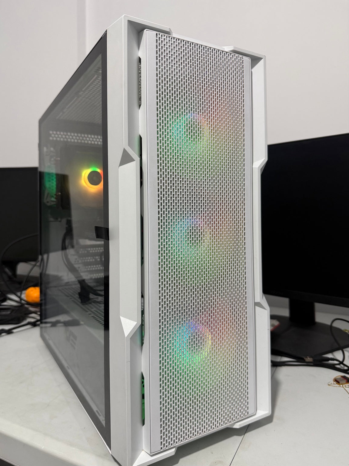 Actual used Gaming PC i7-8700K CORSAIR GTX 1080 Ti 11GB – white darkFlash DK431 front-left real photo