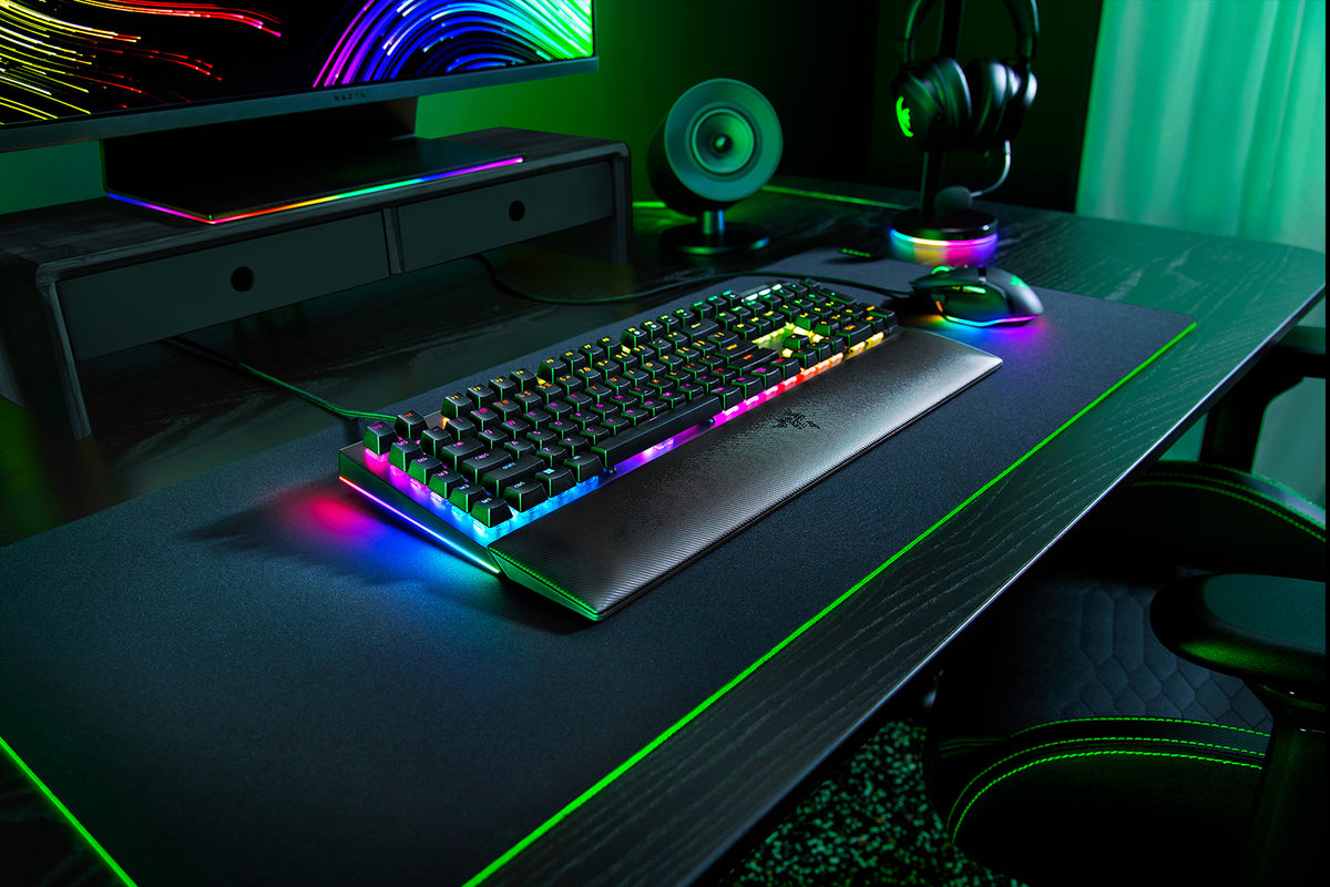 Razer BlackWidow V4 profile view