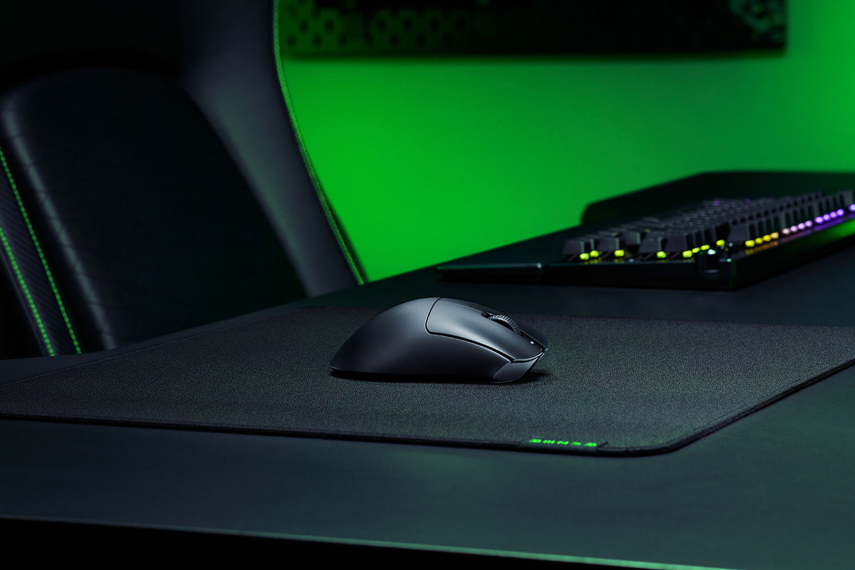 Razer DeathAdder V3 HyperSpeed side view