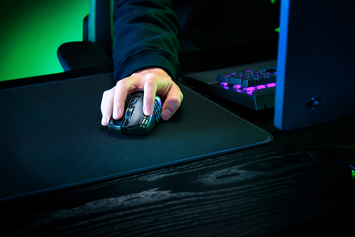 Razer Naga V2 HyperSpeed side view