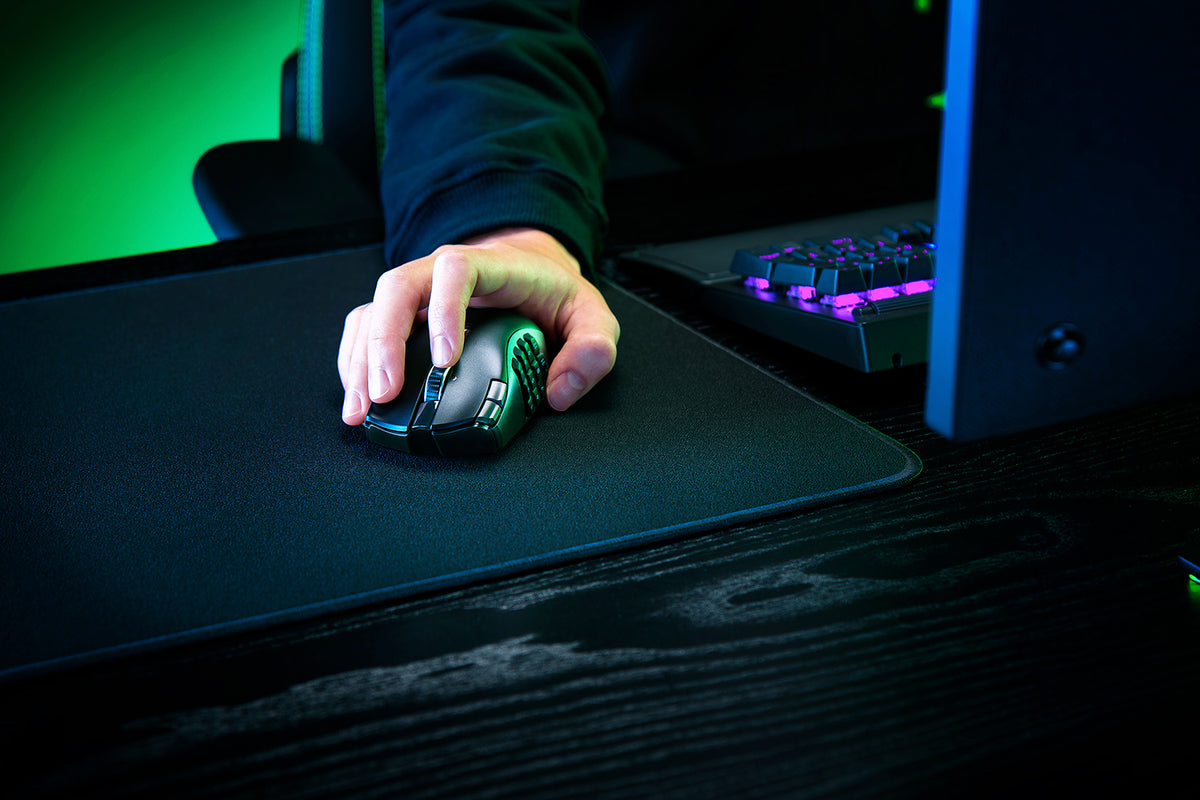 Razer Naga V2 HyperSpeed alternate angle