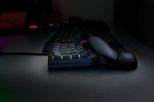 Razer Tartarus V2 gaming keypad top view